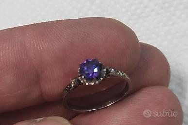 anello in platino con ametista e diamanti 