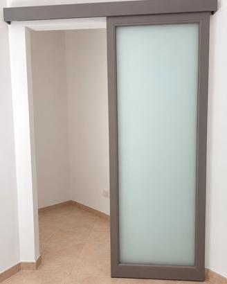 porta scorrevole con binario esterno 