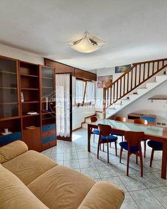 Ampio appartamento con mansarda, garage e cantina