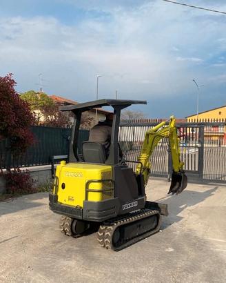 E139 Mini escavatore 17 q Yanmar B17
