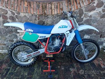Ktm CROSS 250 1985 DA VETRINA