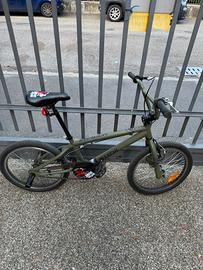 BMX Bianchi color verde militare opaco