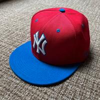 Cappellino New Era “NY Yankees” rosso/blu