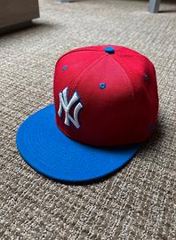 Cappellino New Era “NY Yankees” rosso/blu
