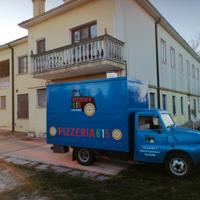 FIAT 616 del 1967 adibito a pizzeria con forno