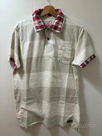 Polo a righe con dettagli tartan e grafica