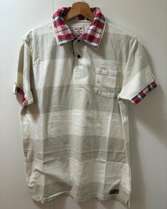 Polo a righe con dettagli tartan e grafica