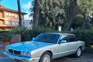 Jaguar XJ8 - 3.2 - V8 Executive - PARI AL NUOVO