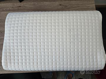 n. 2 cuscini per cervicale marca Ikea