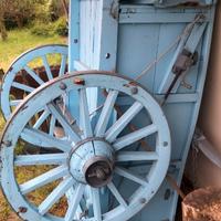 antico carretto agricolo in legno