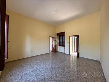 3 LOCALI A MELITO DI NAPOLI
