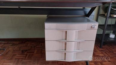 splendida scrivania serie Arco Olivetti.