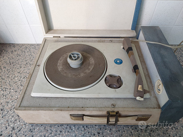 Giradischi vintage Fonmusik Milano