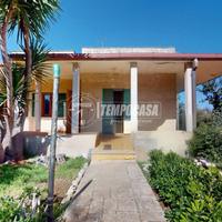 Villa singola di 5 vani con 1900 mq di giardino, l