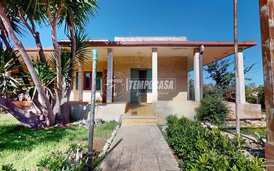 Villa singola di 5 vani con 1900 mq di giardino, l