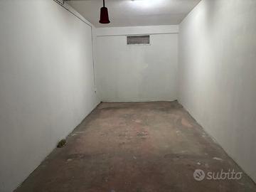 Box auto in Via Galileo Galilei