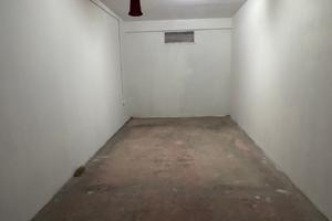 Box auto in Via Galileo Galilei