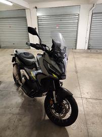 X ADV 750  