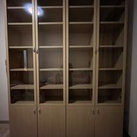 Libreria scrivania e sedia