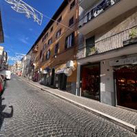 NEGOZIO A ALBANO LAZIALE