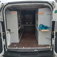 Scaffali interni officina mobile 