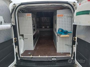 Scaffali interni officina mobile 