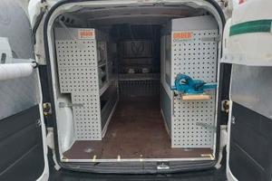 Scaffali interni officina mobile 