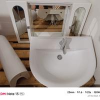 Armadietto bagno e lavandino 