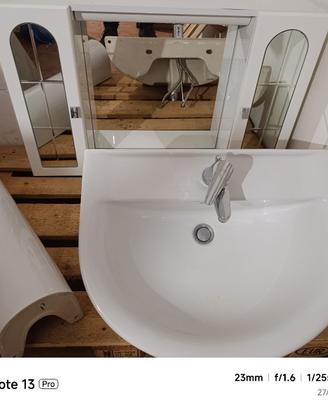 Armadietto bagno e lavandino 
