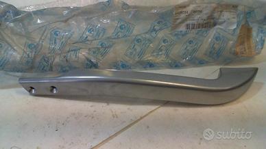 MANIGLIA DESTRA PORTAPACCHI FREE PIAGGIO 297798
