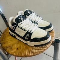 Sneakers bianche e nere