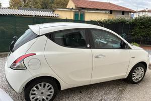 Lancia y
