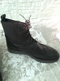 Stivaletti uomo con trafori brogue