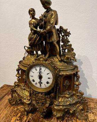 Orologio da tavolo antico in bronzo carica manuale