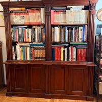 Coppia di librerie in legno massello con capitelli