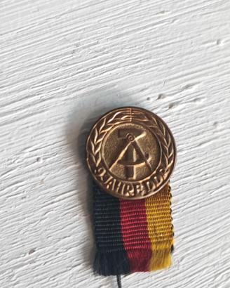 spilla commemorativa DDS