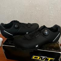 Scarpe da bici con attacco