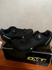 Scarpe da bici con attacco