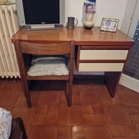 Scrivania in legno