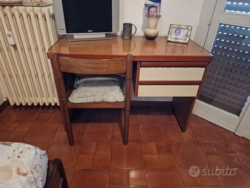 Scrivania in legno