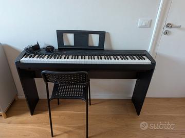 Yamaha P-45 con mobile, leggio e sgabello piano
