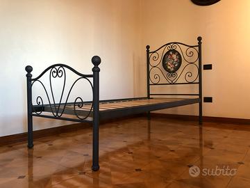 Letto singolo con testiera dipinta a mano