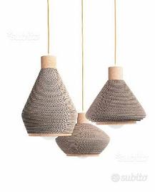 Lampada in cartone e sughero