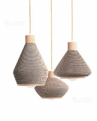 Lampada in cartone e sughero