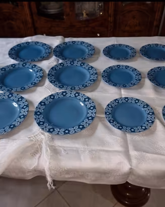 6 piatti  piani, 6 da dessert e 1 ciotola Ginori.