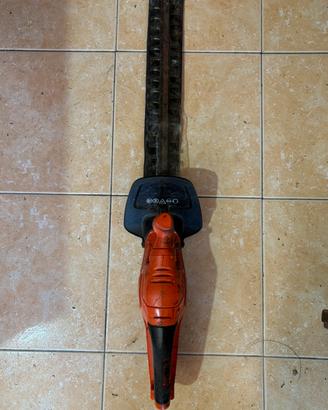 Tagliasiepi funzionante Black&Decker