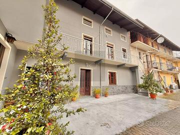 CASA SEMINDIPENDENTE CON BOX E TERRENO