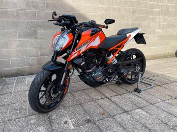 Duke 125 my 2021 come nuova