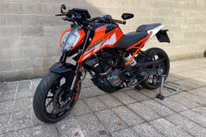 Duke 125 my 2021 come nuova