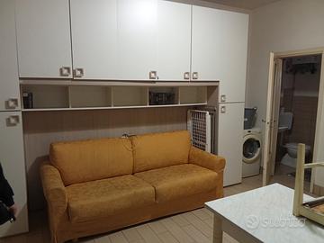 armadio e divano a letto 